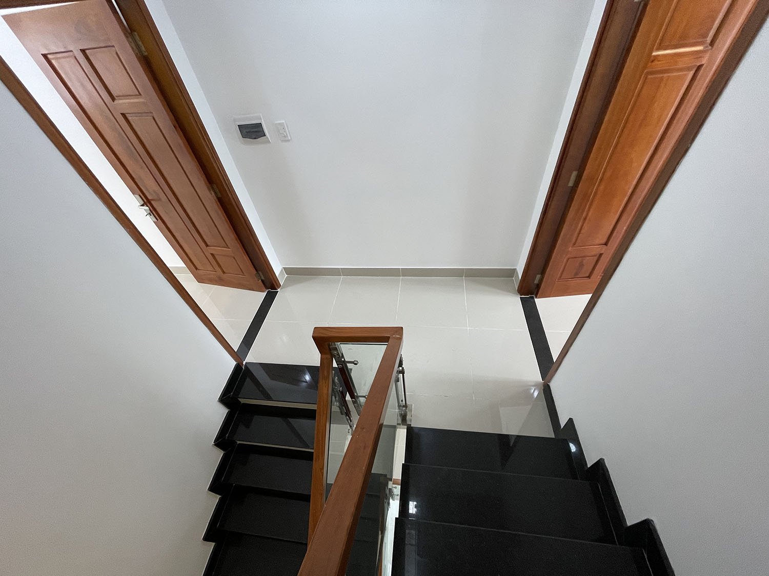 Tuyệt phẩm 3 lầu (4x15) 6 phòng t.kế Singapore, mới xây dựng, hẻm đẹp Phan Đình Phùng - gần PXLong